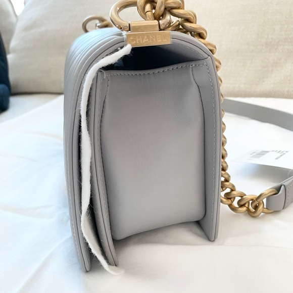 CHANEL Boy Flap Bag - Picture 5 of 9